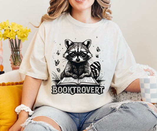 Raccoon booktrovert